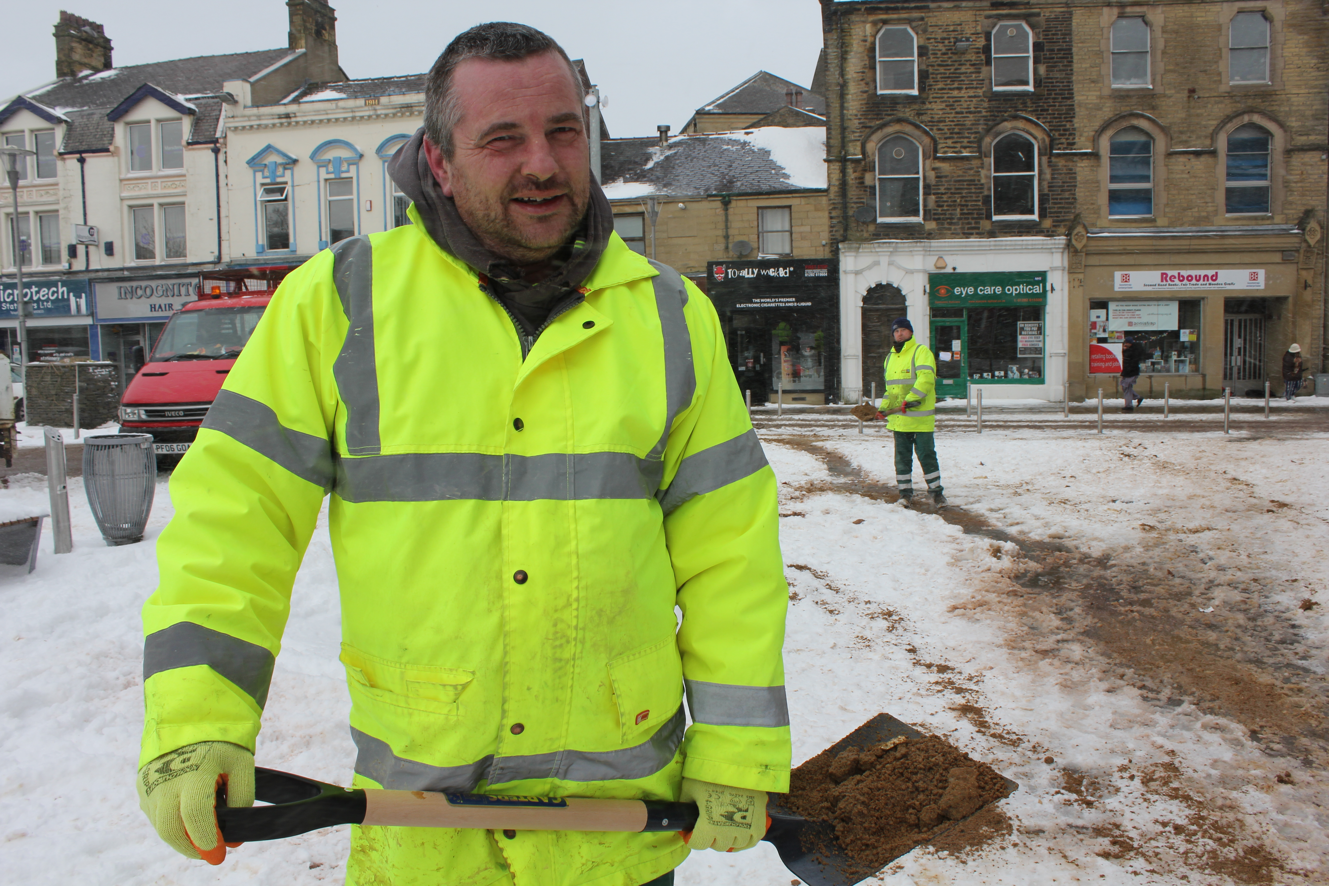 Snow puts a stop to recycling and refuse collection rounds in Pendle